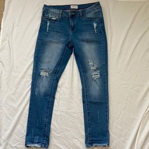 GOGO JEANS | DISTRESSED DENIM | MID-RISE | 7